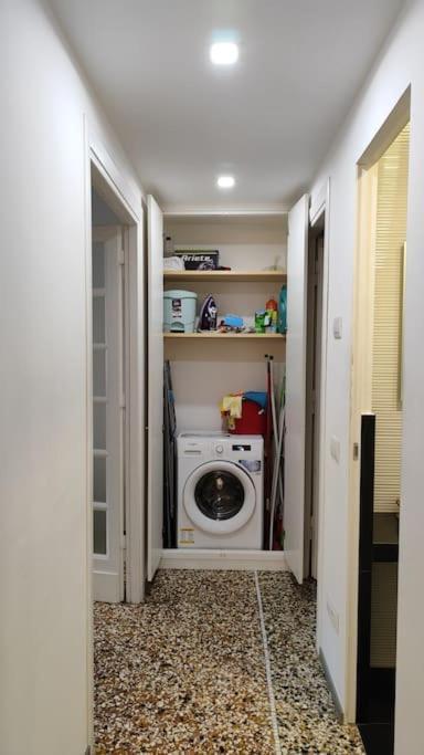 Cozy Apartment Near The Colosseum 로마 외부 사진