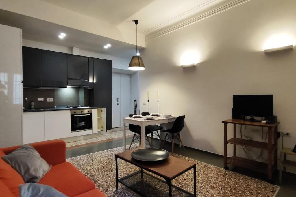 Cozy Apartment Near The Colosseum 로마 외부 사진